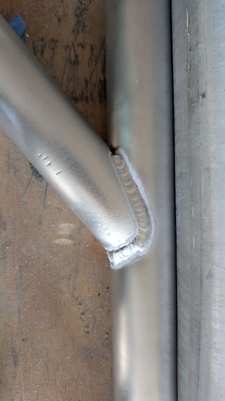 Welded pipe joint