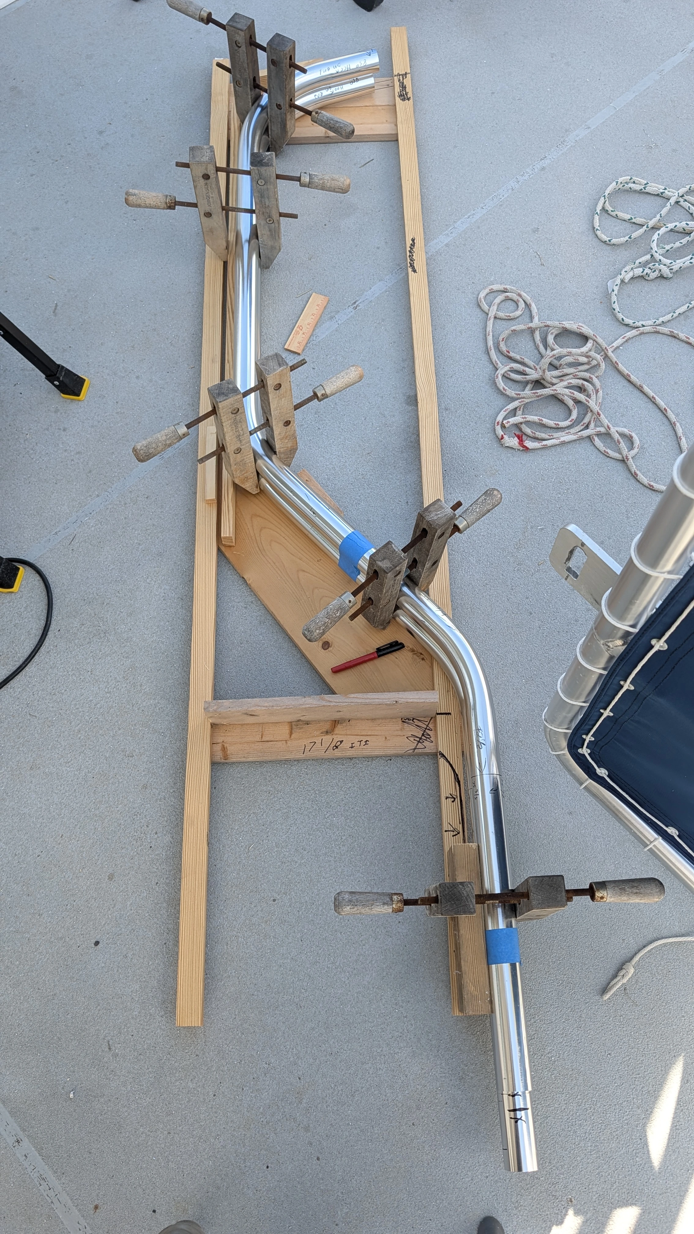 jig for inner truss legs